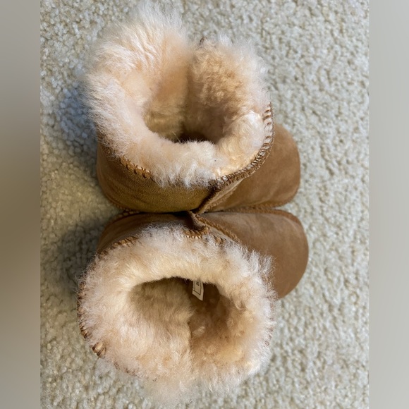 UGG Unisex Erin Booties Chestnut Infant Toddler Size M 12-24 Months - Picture 2 of 5